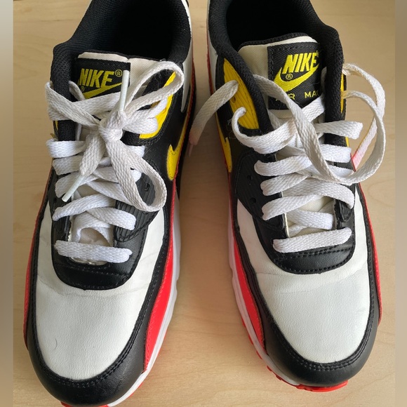 Nike Air Max sneakers. - Picture 2 of 6